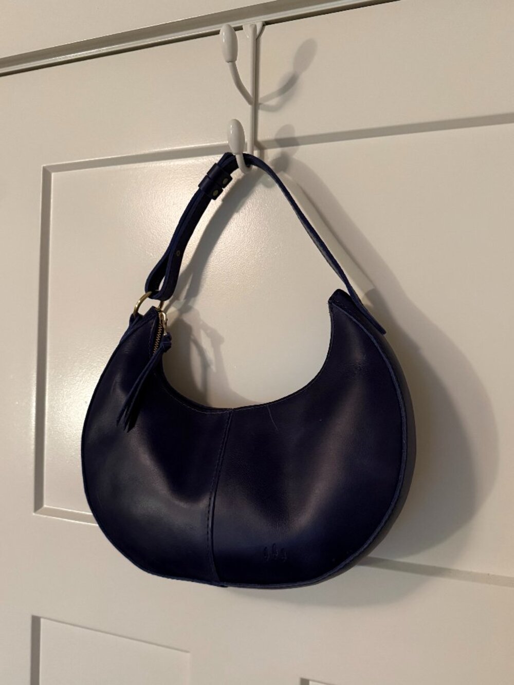 Portland Leather - 'Almost Perfect' Nora Shoulder Bag - Picture 10 of 15